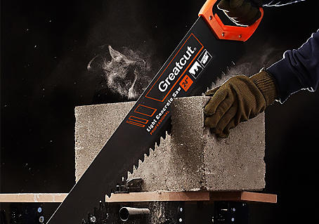 How to use a concrete hand saw?